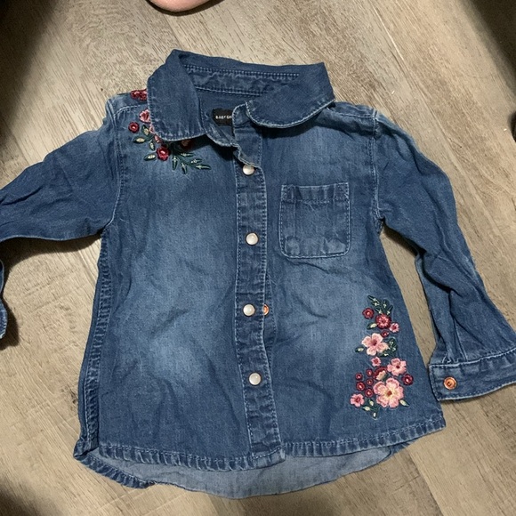 6-9 months Embroidered denim shirt with pop buttons pink shoes not included - Picture 5 of 8